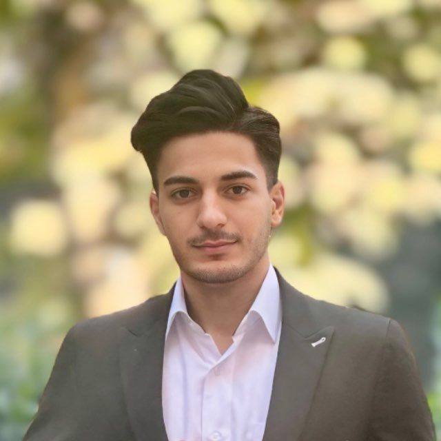 عکس پروفایل مهدیار کاووسی